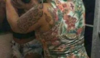 Atrapó a su marido con su amante, le cortó el pelo y la paseó desnuda por la calle