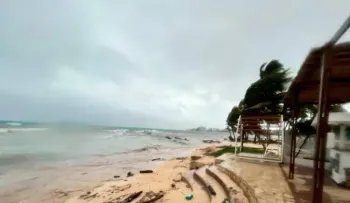 Huracán Julia deja dos heridos y daños menores a su paso por San Andrés