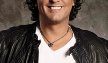 Carlos Vives visita fundación a su llegada al país