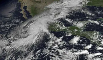 Sandra se convierte en huracán de categoría 2 en el Pacífico