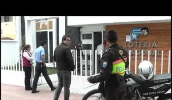 Pillos le dicen que se ganó un premio de Lotería y la atracan dándole burunganda o escopolamina