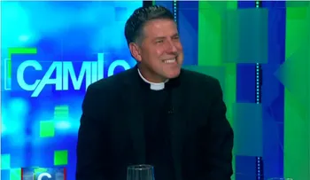 El pájaro espino: el padre Alberto ha rehecho su vida en la Iglesia Episcopal