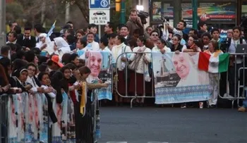 Papa Francisco aterriza en Ciudad de México