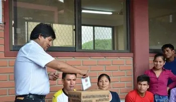 El "No" tiene 65% en primer reporte oficial del referendo sobre reelección boliviana