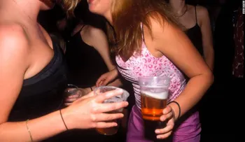 Los mejores estudiantes son más propensos a fumar marihuana y beber alcohol