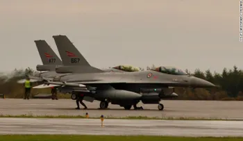 Avión de combate F-16 le dispara a una torre de control... por error