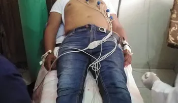 Ingresan diputado Botello en centro médico tras ser afectado por bombas en protesta por 30% AFP