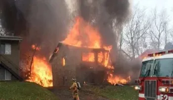 Un avión choca contra un edificio de apartamentos en Akron, Ohio