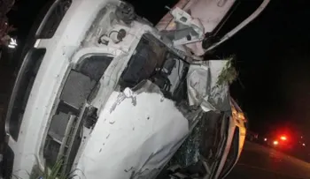 Mueren 6 al volcarse camioneta en persecución policiaca en Texas