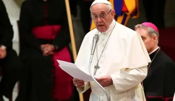 "No nos induzcas a la tentación" por "no nos dejes caer en la tentación": Francisco está de acuerdo 