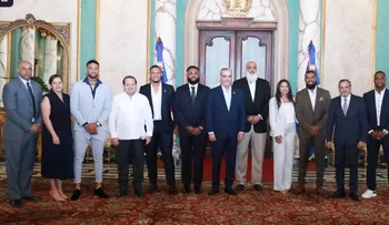 Abinader recibe a miembros y directivos Asociación de Peloteros