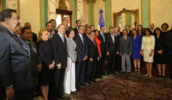 Presidente juramenta 41 nuevos funcionarios