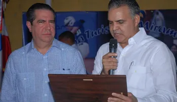  Ministro de Turismo reconocido por aportes al deporte y la cultura