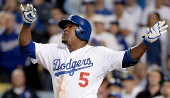 Dodgers firman nuevo contrato con el dominicano Uribe
