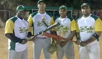 Equipos Guerra y Las Frutas disputarán final de torneo de softbol