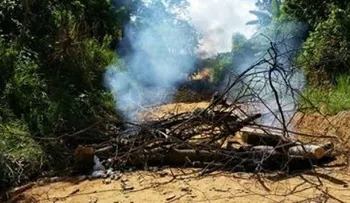 Protestan en comunidad de Loma de Cabrera por mal estado de carretera