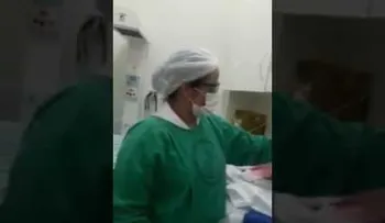 Increíble: Un bebé recién nacido "camina" en el hospital