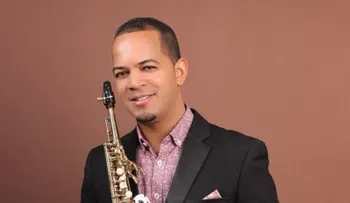 Alexander Vásquez brilla como educador y gestor cultural