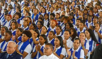 Abinader encabeza graduación jóvenes programa 14-24 y abre destacamento policial en el Sur