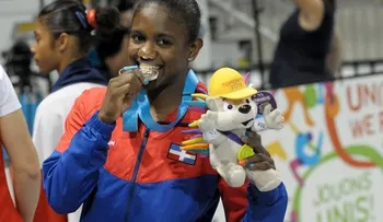 Gimnasia gana plata y bádminton bronce