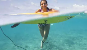 La surfista brasileña Maya Gabeira fue reconocida como nuevo récord del mundo Guinness