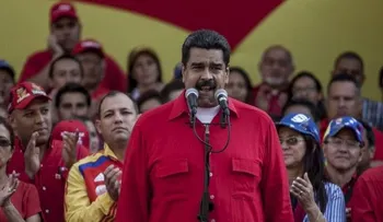 Nicolás Maduro se prepara para la huelga aumentando el salario mínimo en 40%
