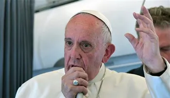 Papa Francisco canta en manifestación de carismáticos 