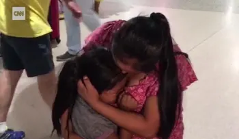 Una niña de 7 años se reunió con su madre tras casi 2 meses detenida en EE.UU.