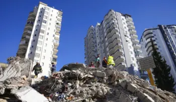 Turquía arresta a constructores por los edificios que se derrumbaron en los mortales terremotos