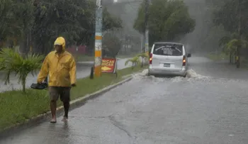 Lluvias seguirán por una vaguada y un sistema frontal localizado sobre Cuba