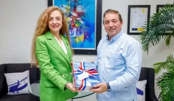 Embajadora de Turquía visita al director del IDAC y muestra interés en potenciar intercambio en aviación civil