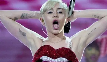 Miley Cyrus se disfraza y le pregunta a la gente qué piensan de ella (VIDEO viral)
