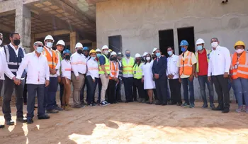Presidente Luis Abinader supervisa construcción del Hospital Regional San Vicente de Paul; generará más de 5,900 empleos