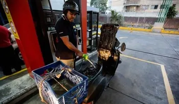 Maduro incrementa precio gasolinas, entre medidas para encarar crisis económica