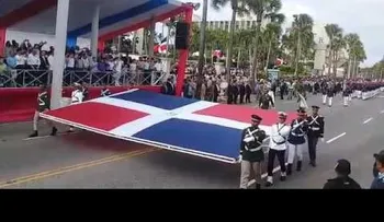 Danilo Medina encabezó desfile militar en el Malecón