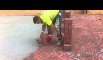 El Súper Mario británico que no pierde el tiempo con los ladrillos