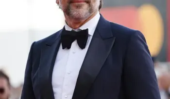 Javier Bardem celebra el respeto internacional al cine español durante la presentación de 'Búnker' en Venecia