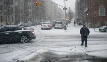 Colapso en carreteras y miles de cancelaciones de vuelos por temporal en EEUU
