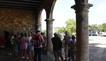 Noche Larga de los Museos visitado por miles de personas, lo que generó grandes tapones en la Zona Colonial 