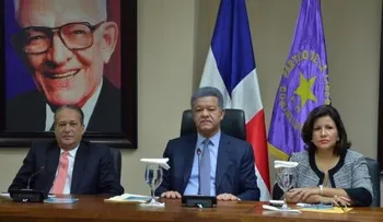 Leonel Fernández encabeza comisión para tratar sobre JCE