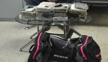 La DNCD apresa hombre con droga y dos lujosos autos, uno de ellos un Lamborghini