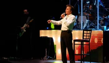 "Gracias a Cristo que me trajo de la muerte": El Puma emociona en Miami con su concierto 