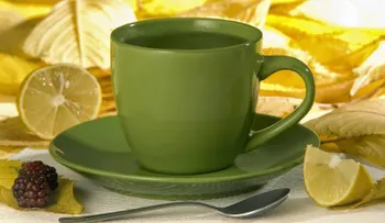 El jugo de limón funciona mejor con agua caliente para hacernos orinar más