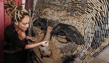 Artista crea retrato de Vladimir Putin con balas
