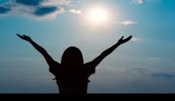 Tomar el sol 5 minutos para adquirir vitamina D y protegerte del coronavirus 