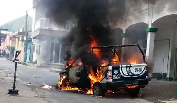 México: Incendian un palacio municipal en protesta por el secuestro de un sacerdote
