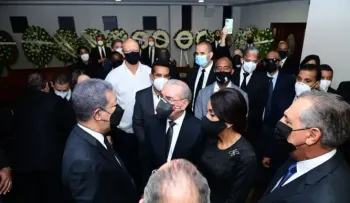 Danilo Medina, su esposa, Cándida Montilla y Charlie Mariotii asisten a la funeraria por solidaridad a Leonel
