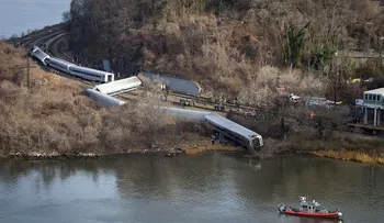 Tres muertos y varios heridos tras descarrilamiento de tren en NY