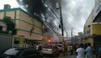Se incendia local de Almacenes Híperuno