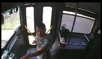 IMAGENES FUERTES: Policía mata a mexicano en bus de Oklahoma (VIDEO)